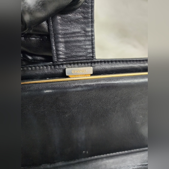 ๐ฏ % Authentic Vintage Chanel black Caviar Leather Wallet - Picture 15 of 17